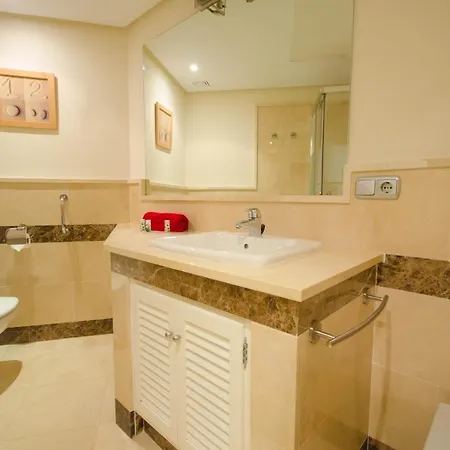 Apartamento Con Vistas Al Mar Y Acceso Directo A La Playa * Estepona