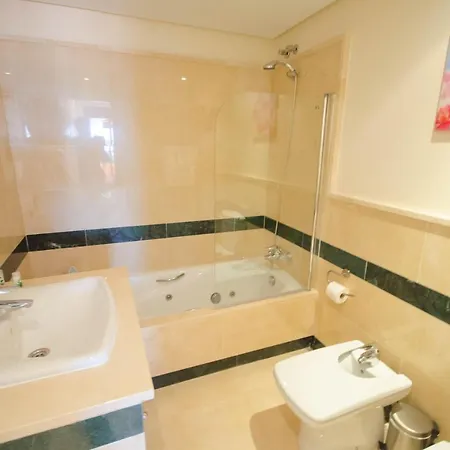 Apartamento Con Vistas Al Mar Y Acceso Directo A La Playa * Estepona