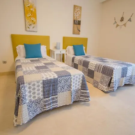 Apartamento Con Vistas Al Mar Y Acceso Directo A La Playa Estepona