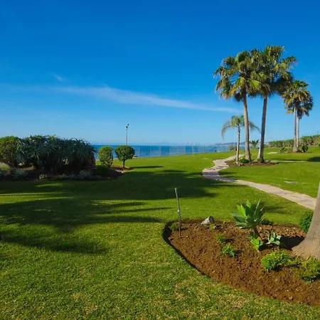 Apartamento Con Vistas Al Mar Y Acceso Directo A La Playa Estepona
