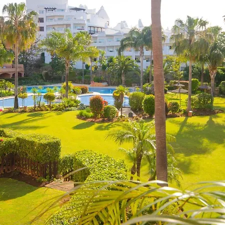 Apartamento Con Vistas Al Mar Y Acceso Directo A La Playa Estepona